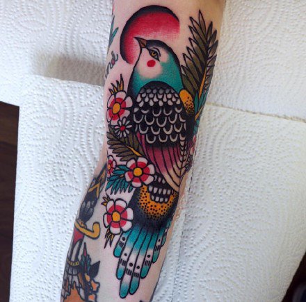 红色调很漂亮的oldschool风格的纹身图案