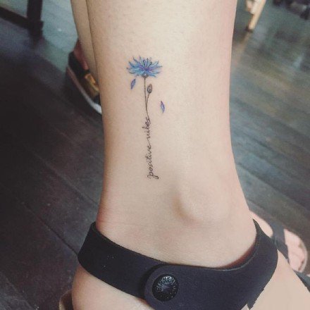 适合女生纹在脚踝处的小清新纹身图片