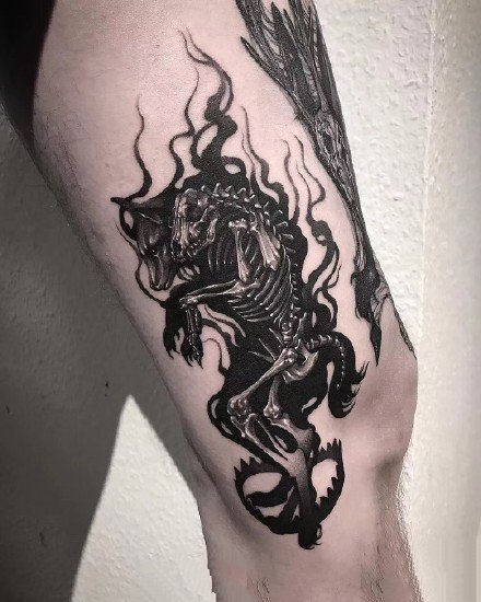 大黑灰色的newschool风格黑色手臂纹身图案