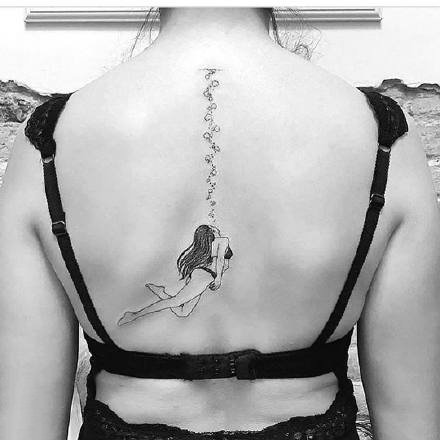 很好看的一组个性黑灰色点刺小纹身图案