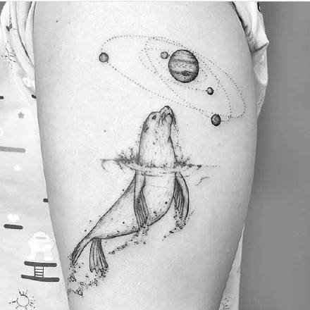 很好看的一组个性黑灰色点刺小纹身图案