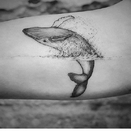 很好看的一组个性黑灰色点刺小纹身图案