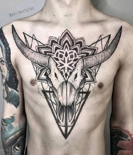 男性花胸：一组男士胸前霸气的花胸纹身图案