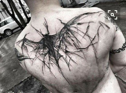 霸气翅膀：适合男性的一组霸气翅膀纹身图案9张