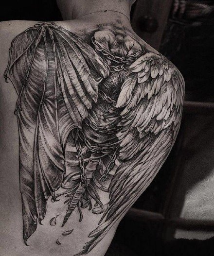 霸气翅膀：适合男性的一组霸气翅膀纹身图案9张