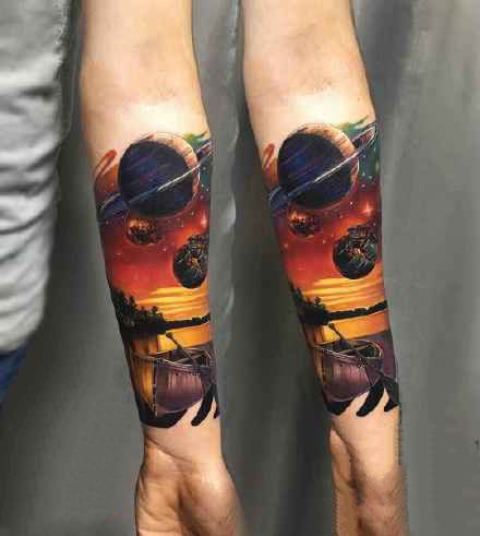 欧美科幻电影中的彩色纹身图案欣赏