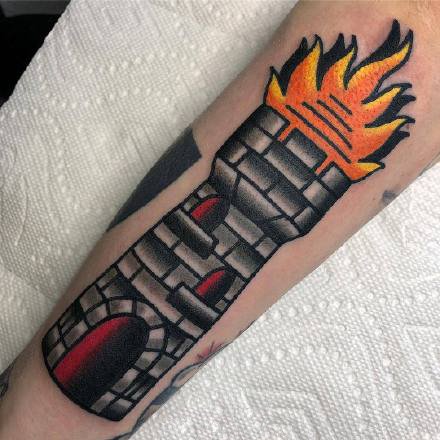 纹在胳膊上很显手细的纹身图案6张