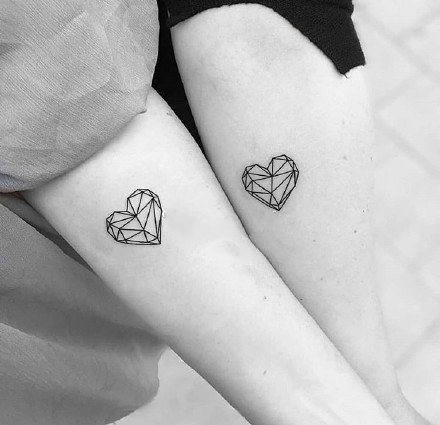 一组很简约的情侣小清新纹身图片
