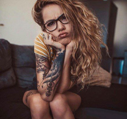 性感的一组欧美美女纹身模特的套图欣赏