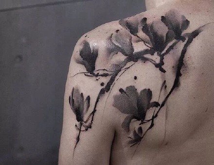 适合女士的一组中国水墨风纹身图案9张