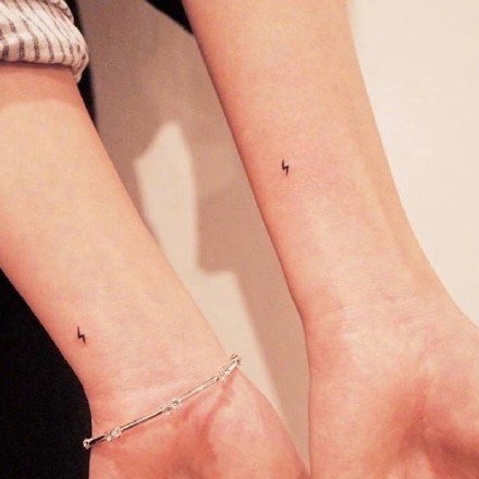 27组成对的适合情侣或者姐妹的纹身图案