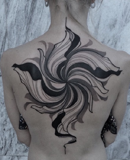 波浪线条组成的创意抽象纹身作品