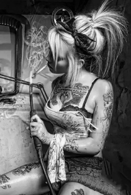 18张国外欧美纹身女性的图片赏析