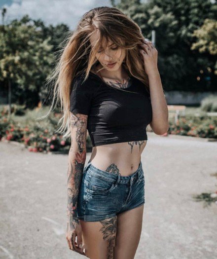 18张国外欧美纹身女性的图片赏析