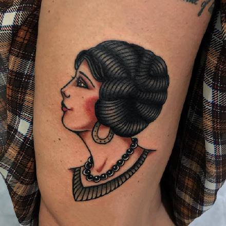 18张old school风格的摩登女郎纹身图案