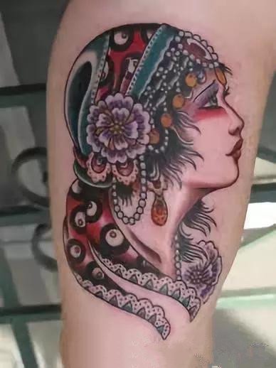 18张old school风格的摩登女郎纹身图案