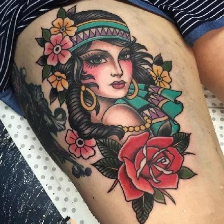 18张old school风格的摩登女郎纹身图案