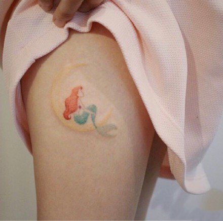 18张简约又好看的一组小清新彩色纹身图案