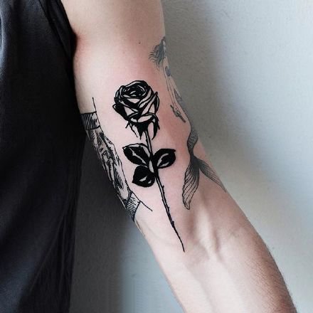 纯黑色风格的一组个性小纹身作品图案9张