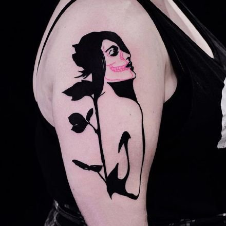 纯黑色风格的一组个性小纹身作品图案9张