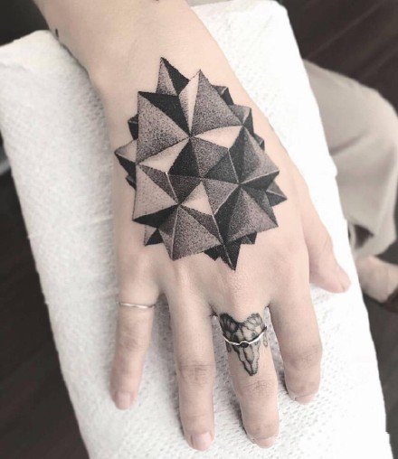 几何立体风格的3d写实点刺纹身图案