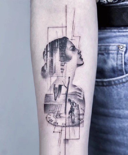 手臂上创意感十足的黑灰纹身作品9张