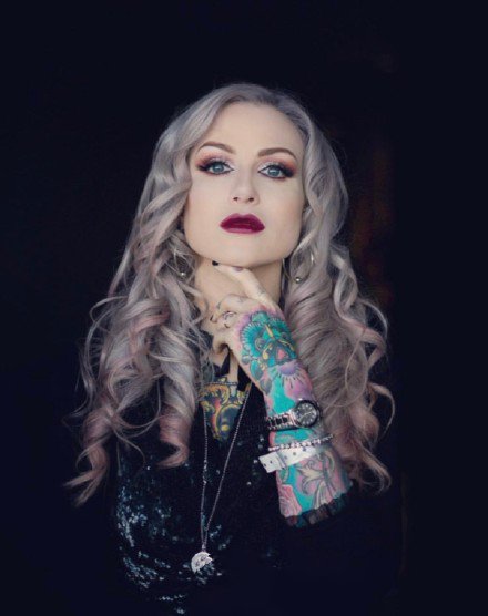 性感的一组欧美纹身美女图片赏析