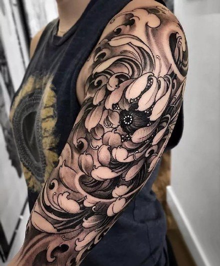 黑灰菊花：手臂和腿部上好看的黑灰菊花纹身图案