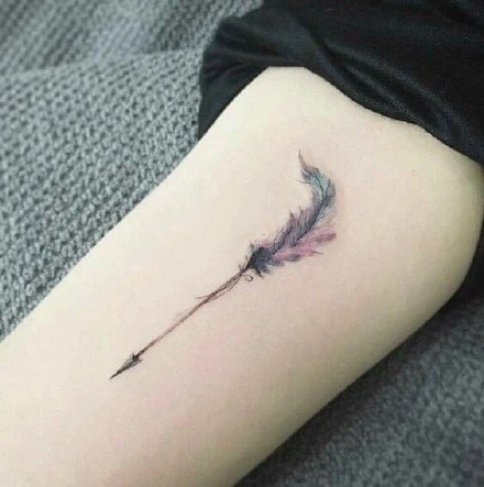 羽毛刺青：16张很漂亮的小清新羽毛纹身图案