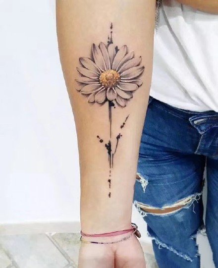 小臂花朵：纹在小臂上唯美的花朵系列纹身图案