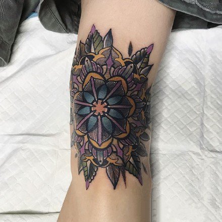 oldschool曼陀罗：复古school风格的曼陀罗梵花纹身图案