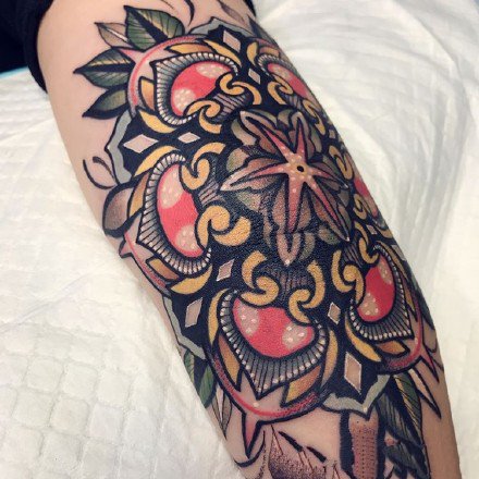 oldschool曼陀罗：复古school风格的曼陀罗梵花纹身图案