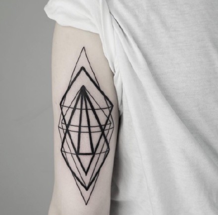 18张线条组成的个性几何图形纹身图案