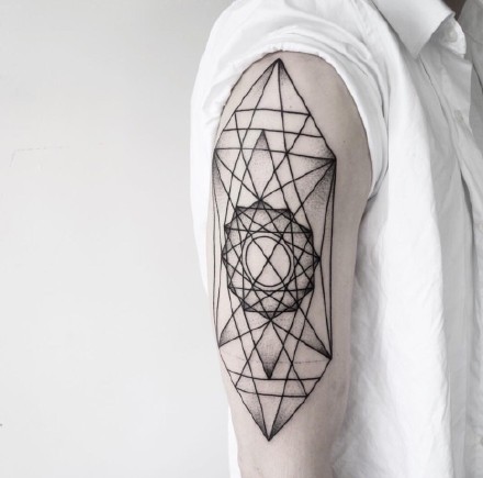 张线条组成的个性几何图形纹身图案