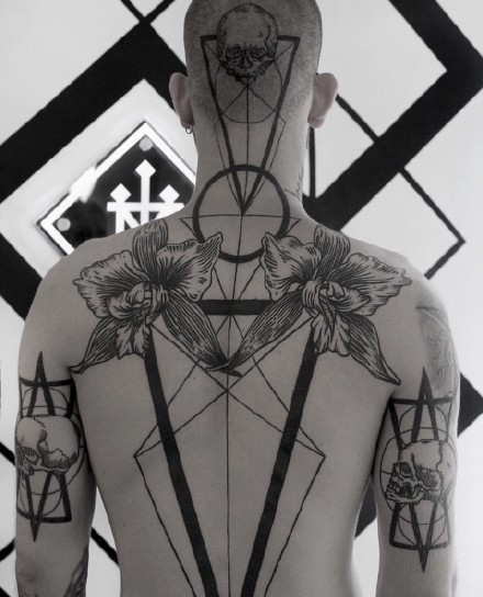 张线条组成的个性几何图形纹身图案