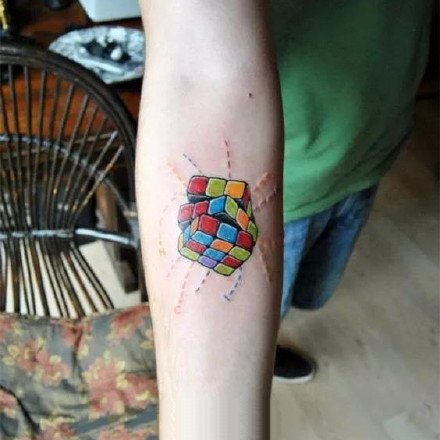 魔方等蓝黄色的一组方块纹身图案