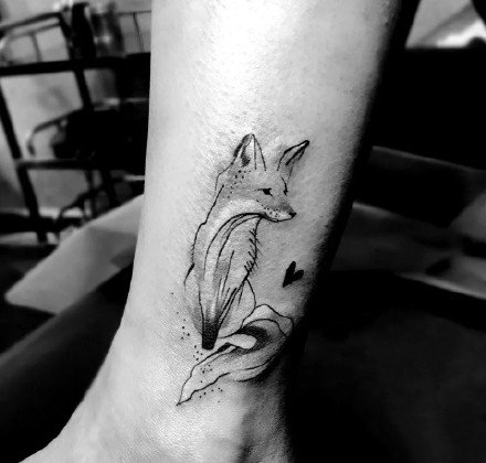 狐狸刺青：18张小清新的狐狸纹身图案赏析