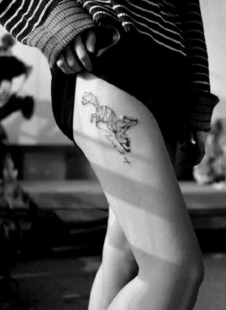 狐狸刺青：18张小清新的狐狸纹身图案赏析