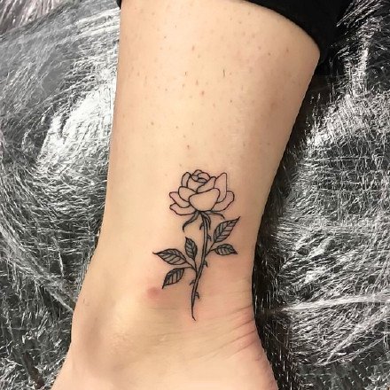 9张小清新的漂亮小玫瑰花纹身图案