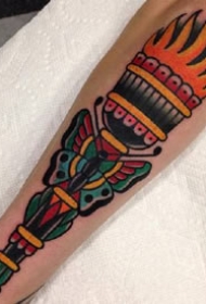 纹在胳膊上很显手细的纹身图案6张