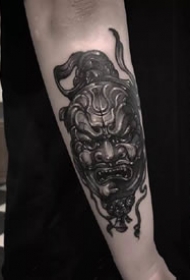 大黑灰色的newschool风格黑色手臂纹身图案