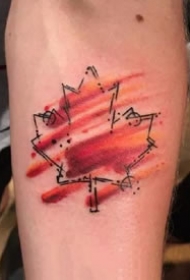 枫叶刺青：别具一格的枫叶纹身图案9张