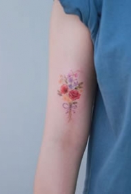 19张好看的手臂小清新简约花朵纹身图案