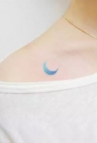 很简约的一组小清新月亮纹身图片