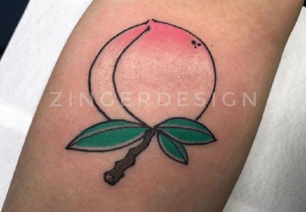 很可爱的一组小桃子纹身图片