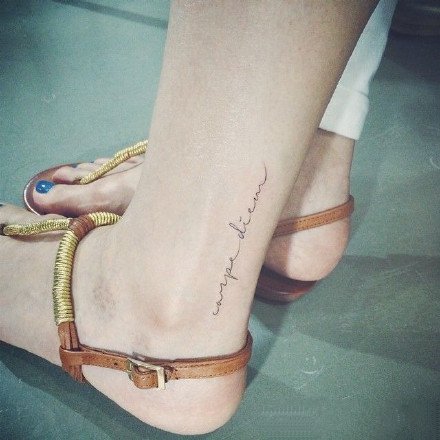 26张适合女孩子的一组简单小清新纹身图案