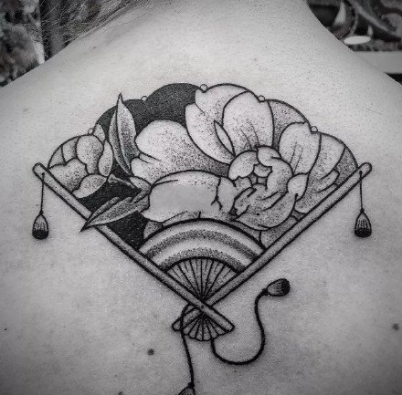 扇子刺青：日式风格的一组扇子纹身图案