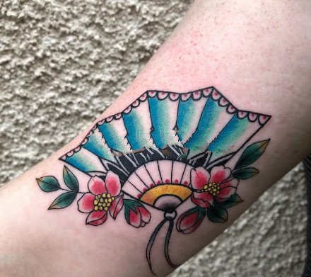 扇子刺青：日式风格的一组扇子纹身图案
