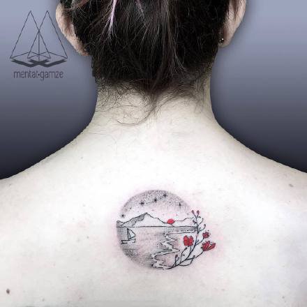 后背带红色小点的一组创意点刺纹身图案