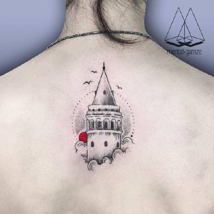 后背带红色小点的一组创意点刺纹身图案